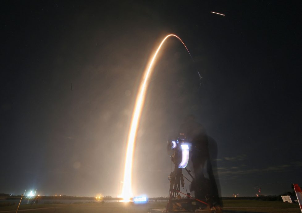 美私企登月器搭载SpaceX火箭升空 若成功软著陆将创历史
