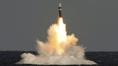 英国核潜艇试射“三叉戟”导弹  又失败了