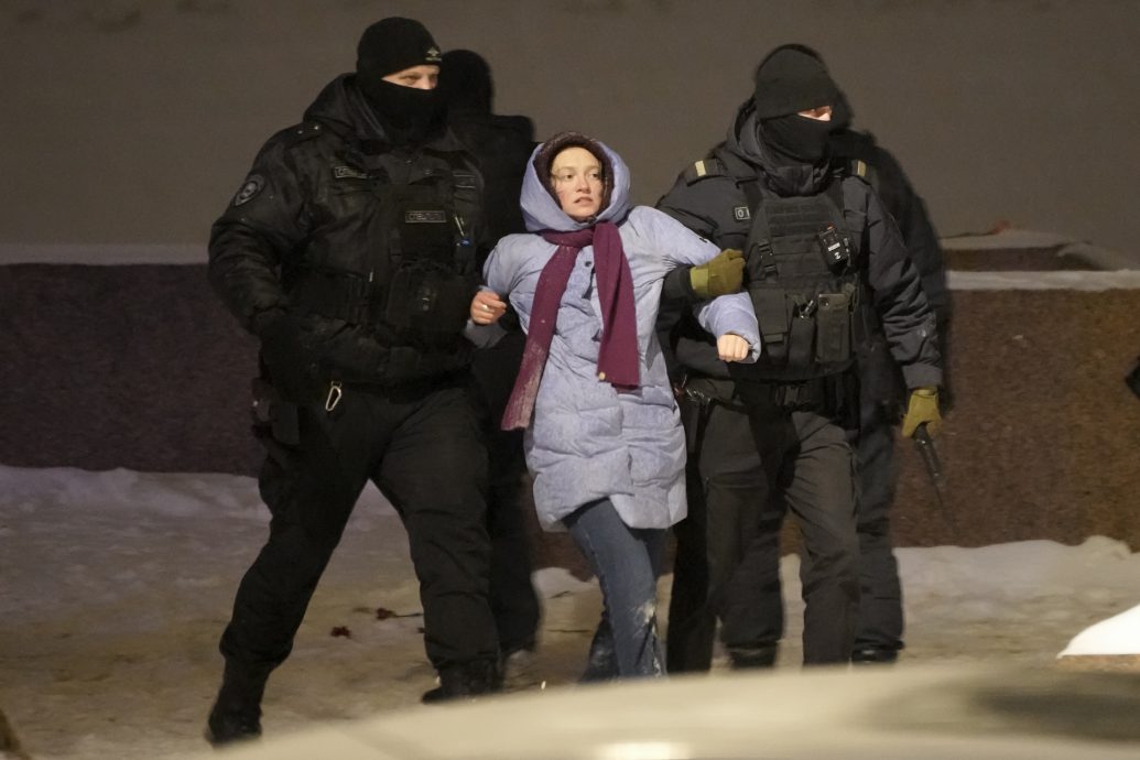 莫斯科警告勿上街  人权组织指上百人被逮捕拘留