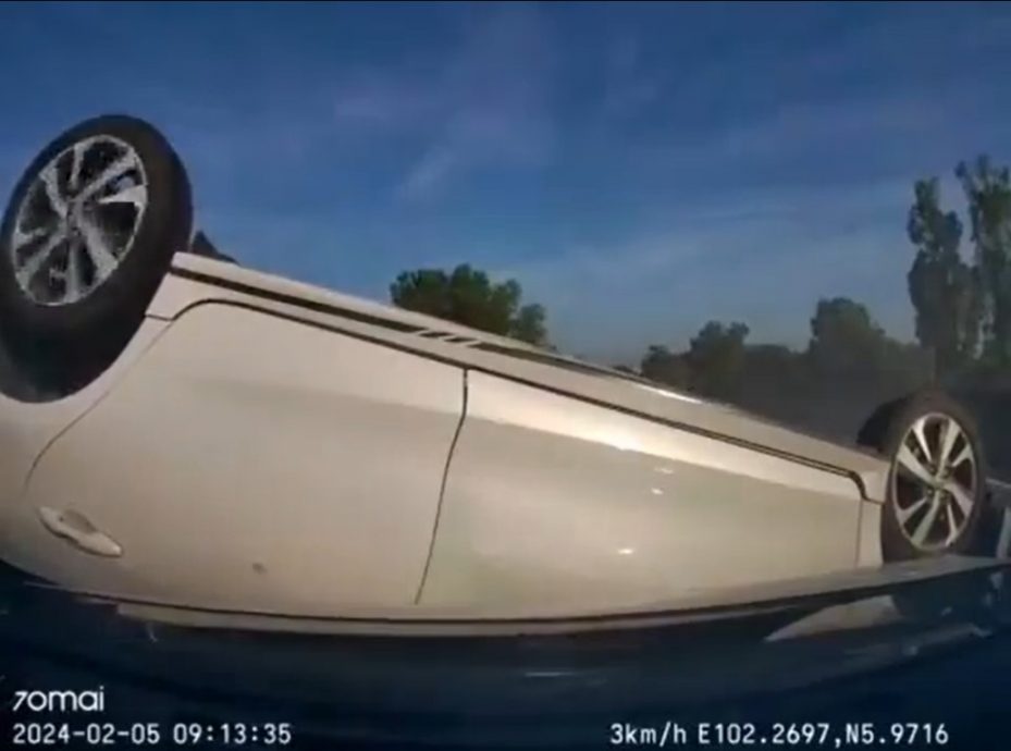 视频 | 疑司机打瞌睡撞车！后方车辆猛撞乘客高喊大哭
