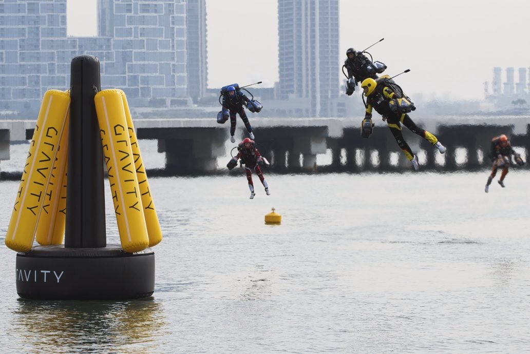 迪拜办全球首届“喷气式空中飞人”比赛 汇集全球“钢铁侠” 