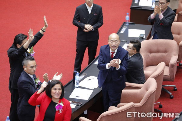 韩国瑜「获54票」当选立法院长！　民众党8席全弃权