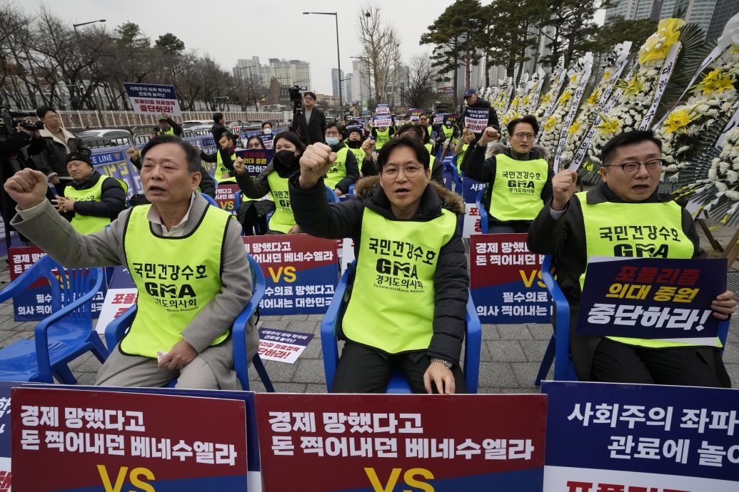 韩国警告罢工医生周四前不回岗位  将被起诉     