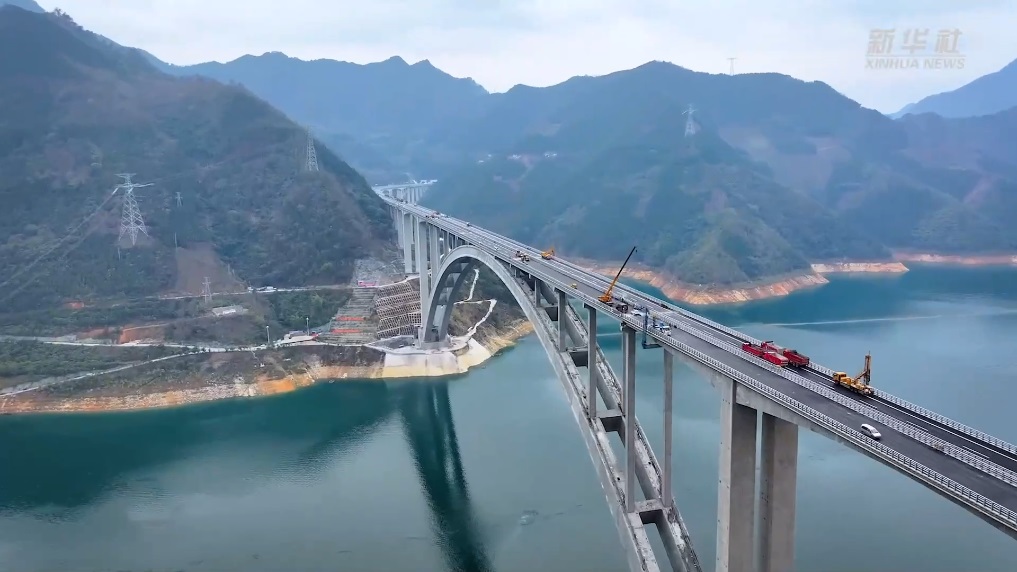 首座跨径超600公尺 世界最大跨度拱桥建成通车