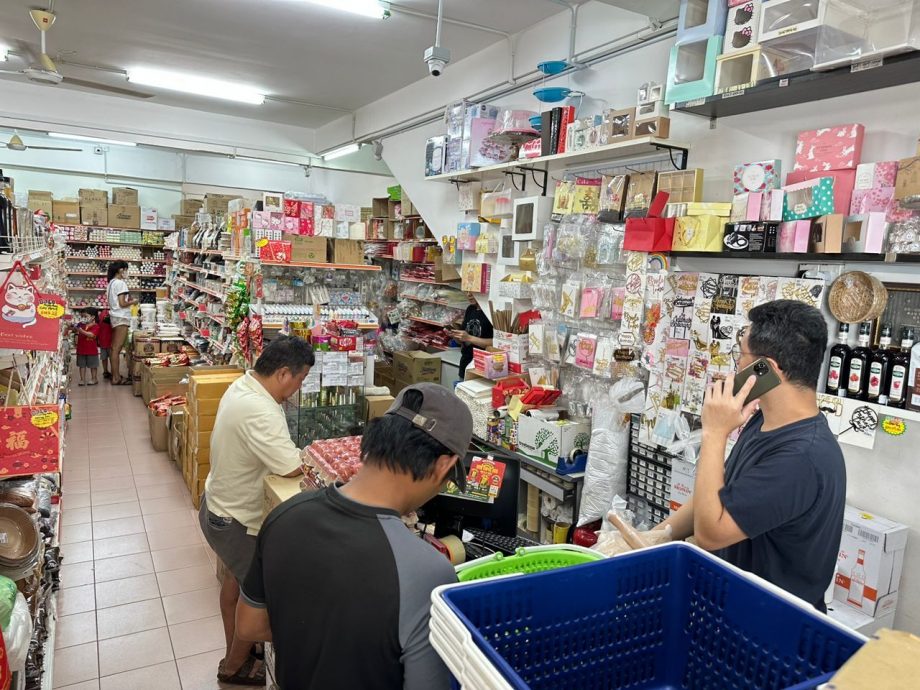 （古城封面主文）民众谨慎消费影响烘焙店生意额 黄梨馅饼缺货及价格调涨