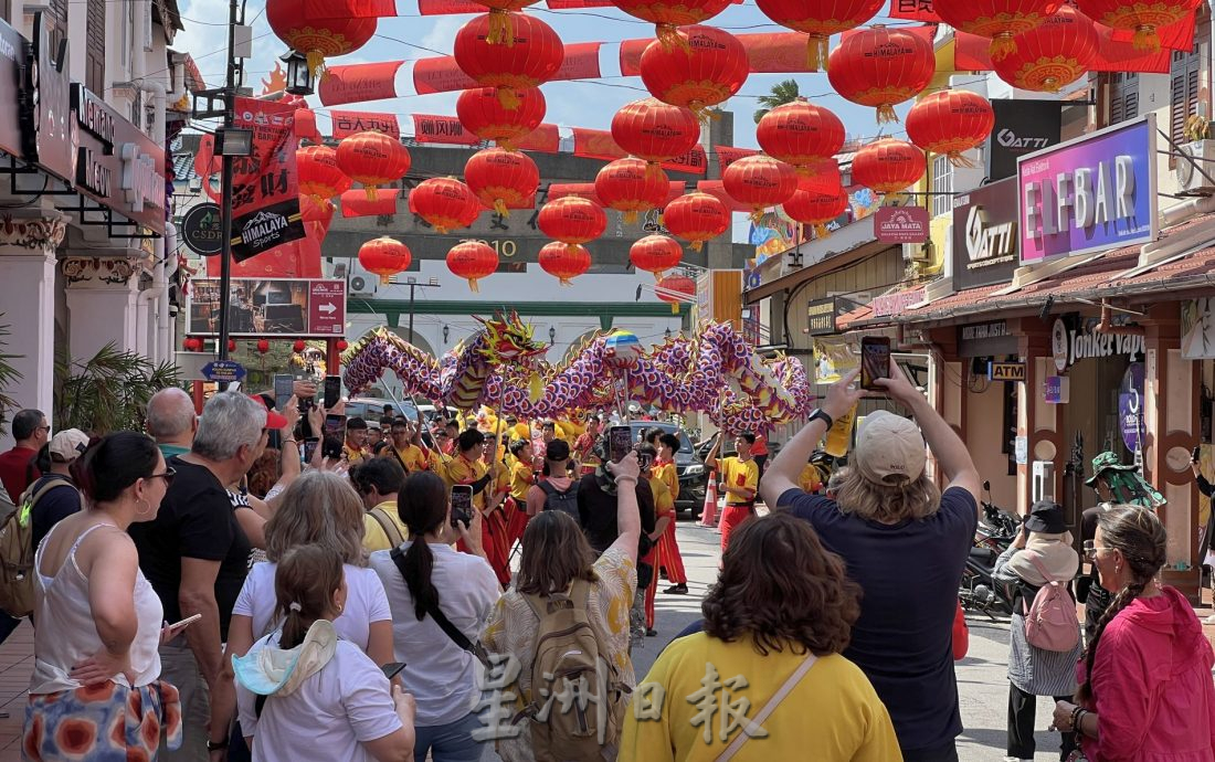 （古城封面主文）马中代表见证马中友谊祥龙点睛开光