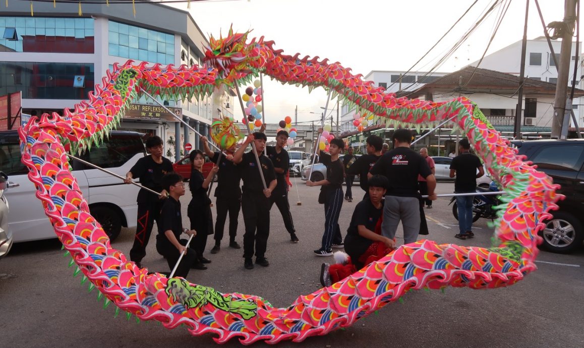 （年初七封面）柔︰【新年特稿】︰沉寂多年不见踪影，昔县再现本土舞龙