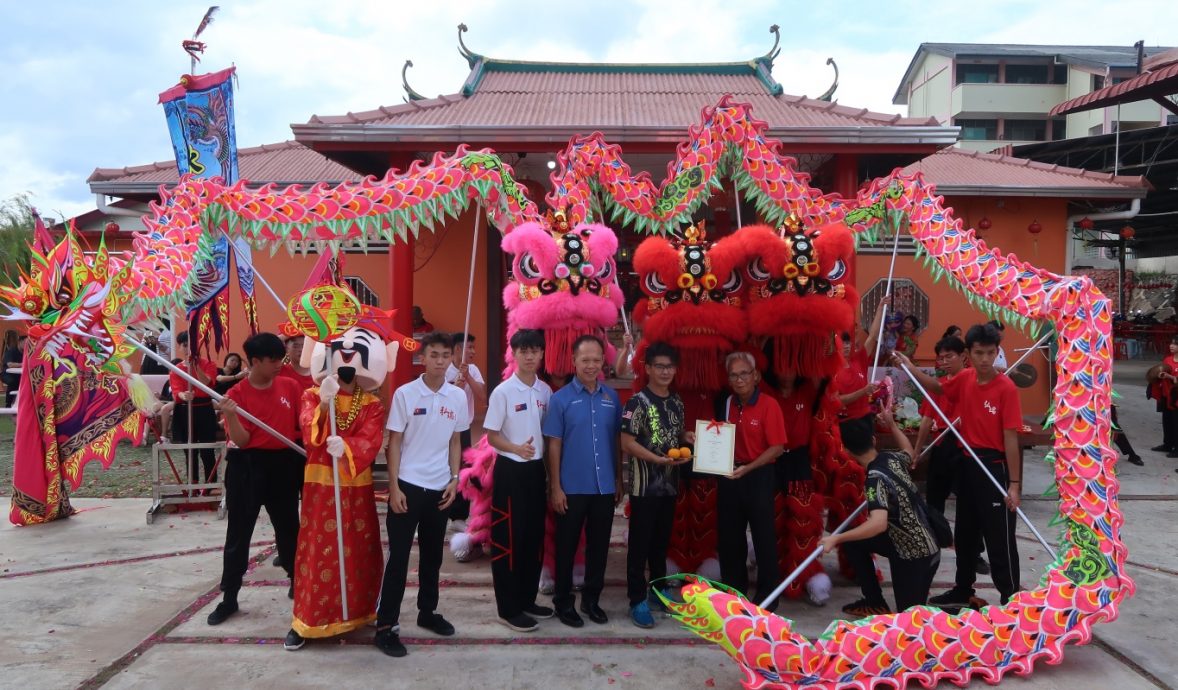 （年初七封面）柔︰【新年特稿】︰沉寂多年不见踪影，昔县再现本土舞龙