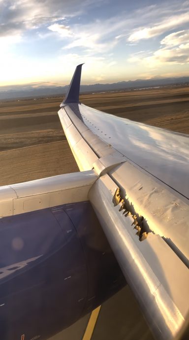 （视频） 飞行途中机翼撕裂  美联航波音757客机紧急迫降丹佛