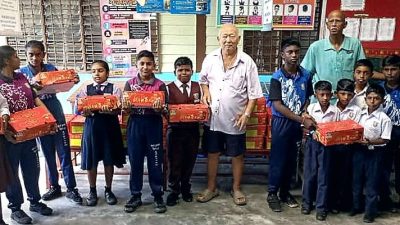 Chinese trader shares CNY joy with Tamil, national primary schools