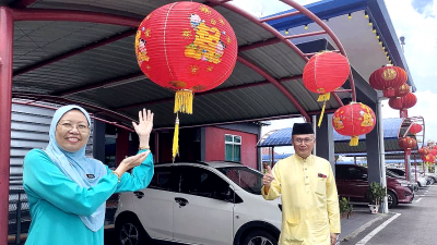 Red lanterns to celebrate CNY in a primary school without Chinese pupils