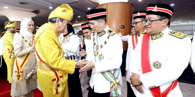 Selangor Sultan meets PN assemblymen