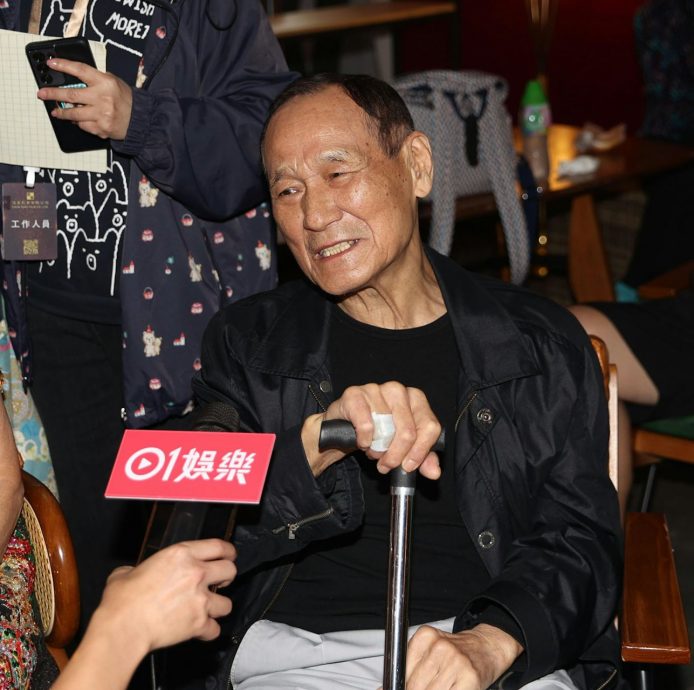80岁陈惠敏换髋关节 需靠拐杖走路