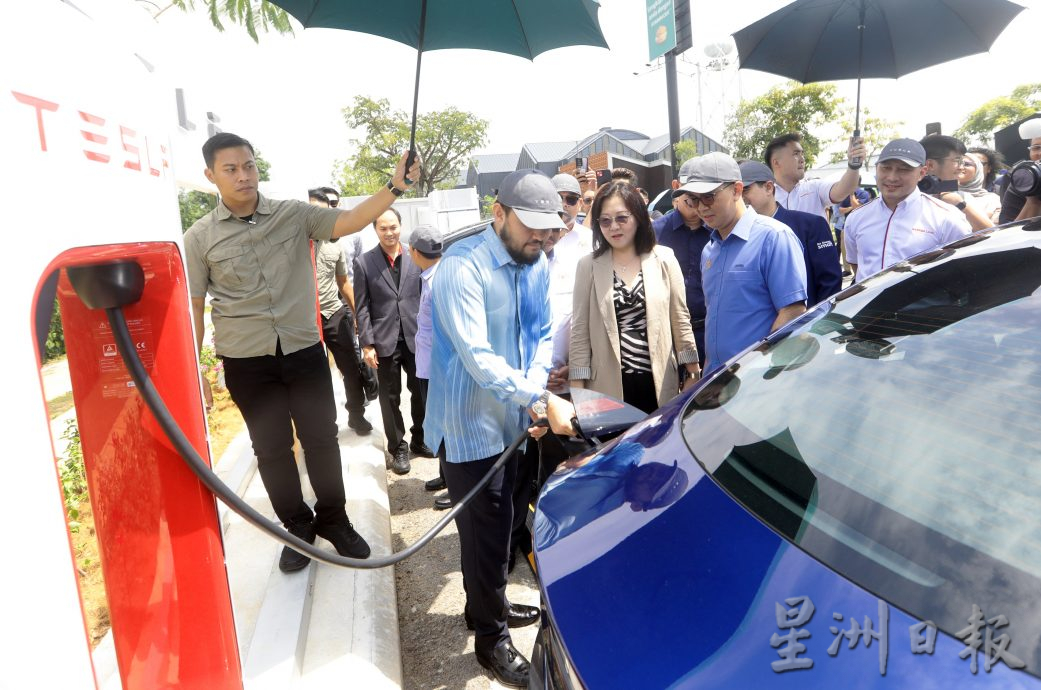 东姑赛夫鲁出席东南亚最大电动车充电站开幕