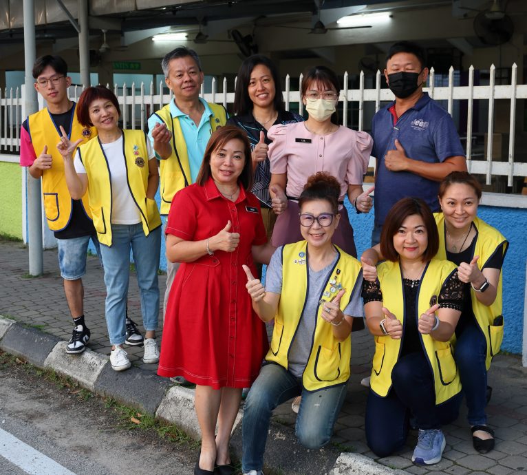 东：中菁华小实行上午班制，开学首日情况受到控制