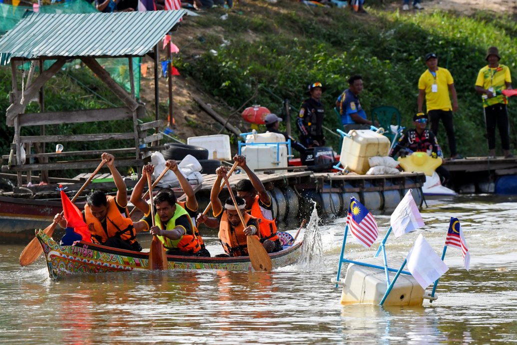 东：哥乐河举办划彩绘渔船赛，加强马泰两国关系。