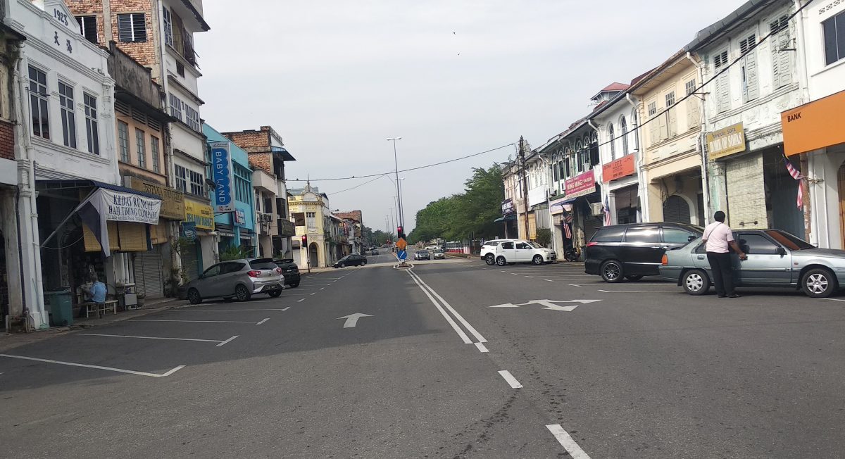 东:斋戒月首日,文德甲市区一片冷清清。