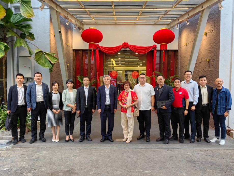 中国海南省委常委与马来西亚海南总商会进行访问交流