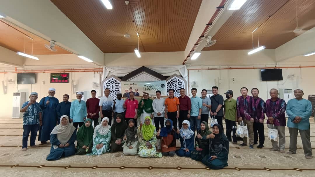 历史悠久的哥打峇鲁慕哈马迪清真寺（Masjid Muhammadi）邀请华社团体参观清真寺，并一起开斋。