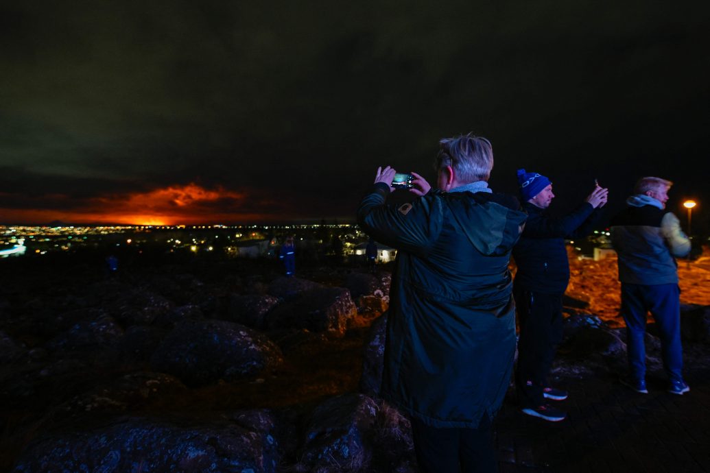 冰岛雷克雅内斯半岛火山再爆发　居民紧急疏散