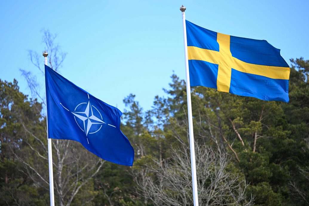 北约总部升新成员瑞典国旗 秘书长：强化盟国反制俄罗斯侵略野心