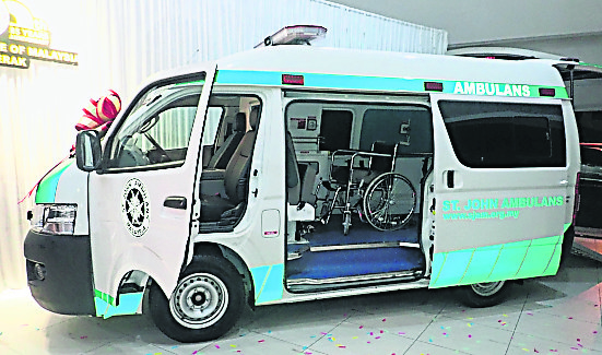 北霹圣约翰救伤队筹款购全国首辆可载轮椅救护车