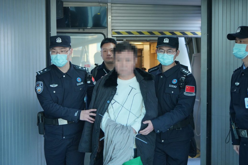 外逃11年 重要红通犯罪嫌疑人被从印尼遣返回中国
