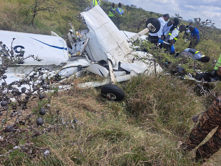 教练机撞上44人客机坠毁　教练学员双双罹难 