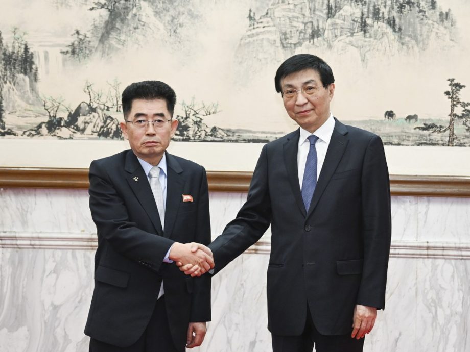 朝鲜劳动党代表团访中越寮 抵北京会见中国政协主席王沪宁