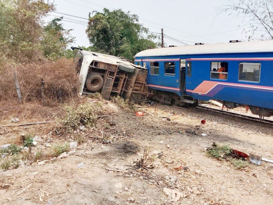 柬埔寨菩萨省发生火车与客车相撞事故 已致46人受伤