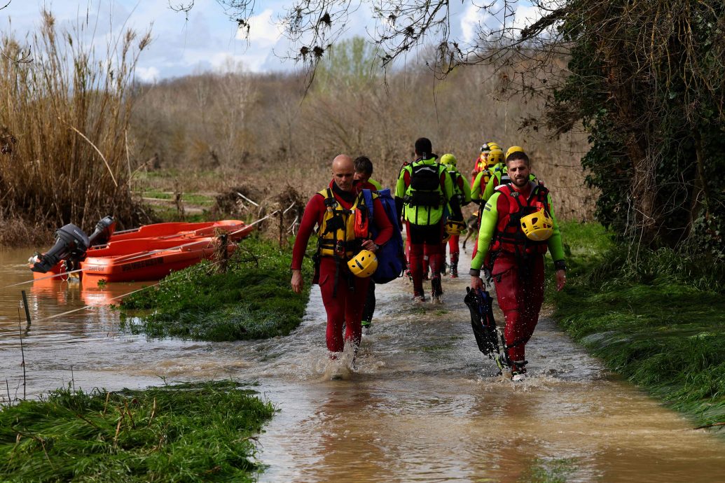 法国东南部遭暴雨袭击已致3人死亡 仍有4人失踪