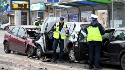 波兰汽车冲撞人群酿17伤 警：非恐怖主义行为