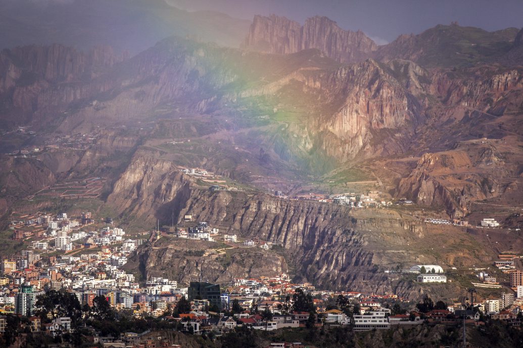 玻利维亚豪雨成灾 首都拉巴斯进入紧急状态