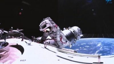 神舟十七号第2次出舱 太空人首次完成舱外维修任务