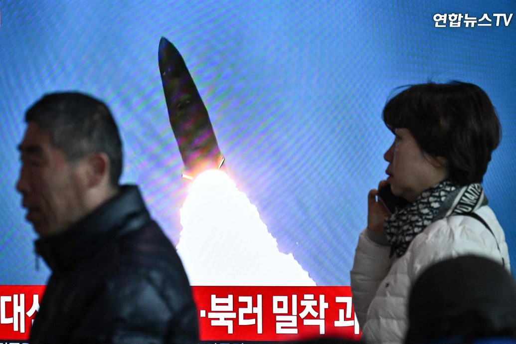 美国国务卿刚抵韩 朝鲜发射导弹