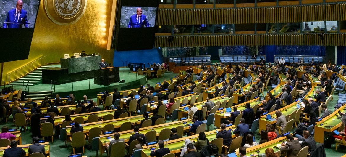 联合国大会通过首个AI决议草案 倡推动安全可靠AI系统 