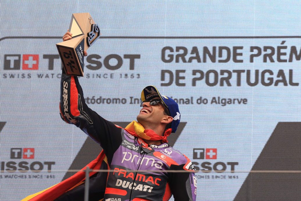 葡萄牙站世界摩托车大赛|一开赛便从第3冲至第1  佐治马丁夺新季正赛首冠