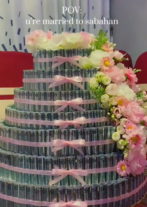 视频 | 仪式感满满！新郎打造“真钞蛋糕”送5万令吉聘金