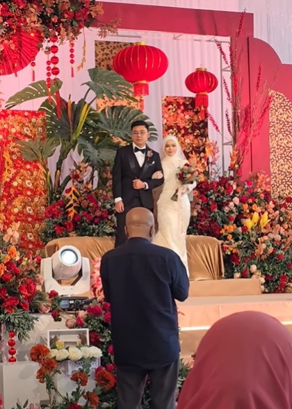 视频 | 敬茶领红包吻父母双手 华裔娶巫裔跨族婚礼温馨感人