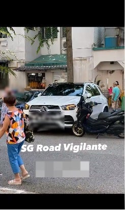 视频 | 霸摩托车位与送餐员碰撞 马赛地女司机鸣笛扰民被骂翻