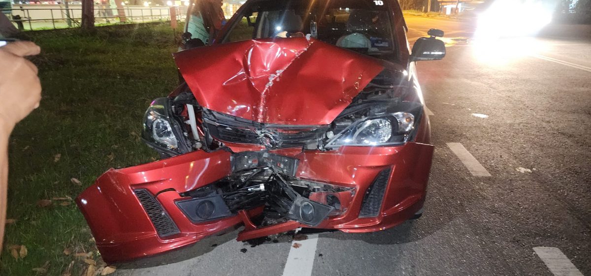 视频|清晨开车猛撞拖格罗里 女司机死里逃生直呼“太幸运”