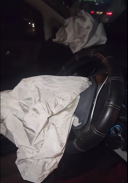 视频|清晨开车猛撞拖格罗里 女司机死里逃生直呼“太幸运”