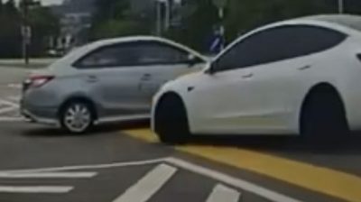 視頻 | Vios直接停路口被撞 Tesla安全氣囊全彈出！