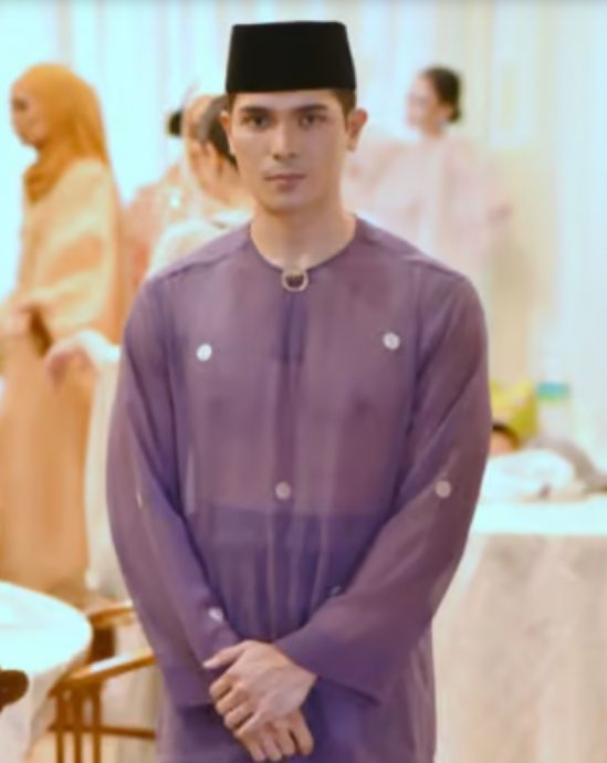 透视马来传统服装引争议 设计师：稀有布料可搭配背心