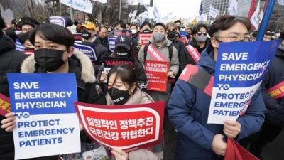 韩医协举行抗争大会料2万人参加  政府拒退让陷僵局