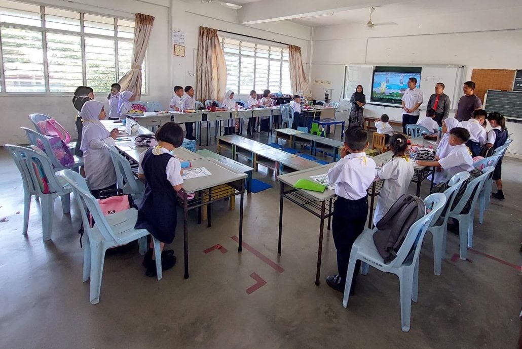 （古城封面主文）新学年开课 友族同胞热爱将孩子送入华小就读