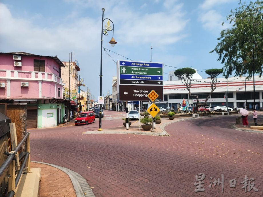 （古城封面副文）车辆从天猛公路及新路逆向驶上曾昆清桥，险象环生