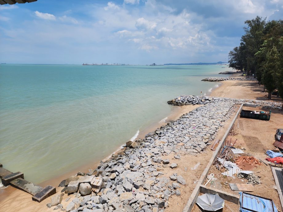 （古城第三版主文）水利灌溉局将填海修复公主海滩海蚀重灾区，并逐步维护2.2公里长海滩