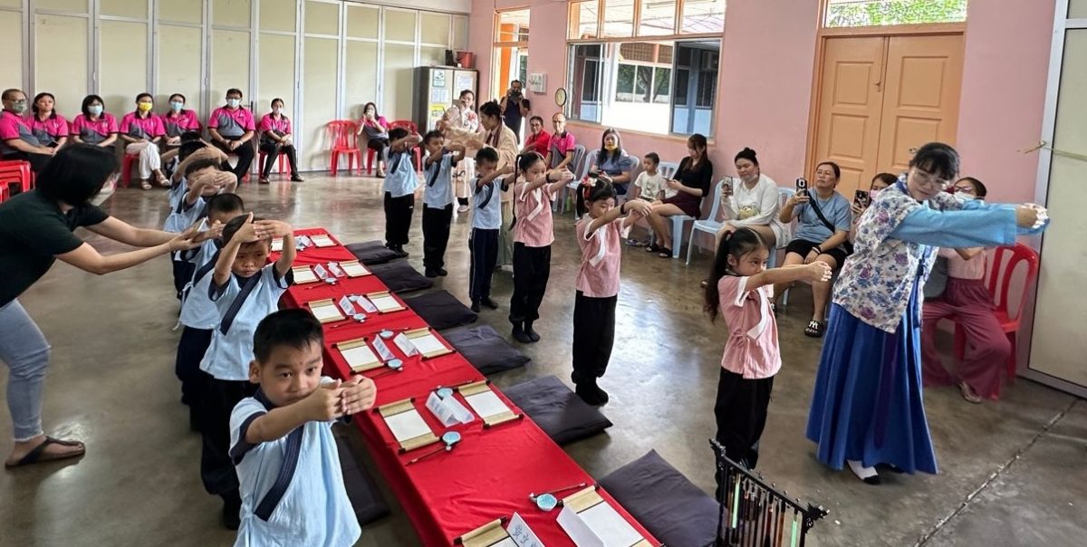 （大北马）牛啦育华小学首办华夏入学礼 12新生穿汉服入学