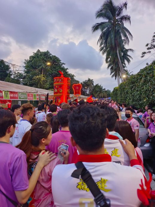 （已签发）柔：众神夜游新山万人空巷 热闹非凡